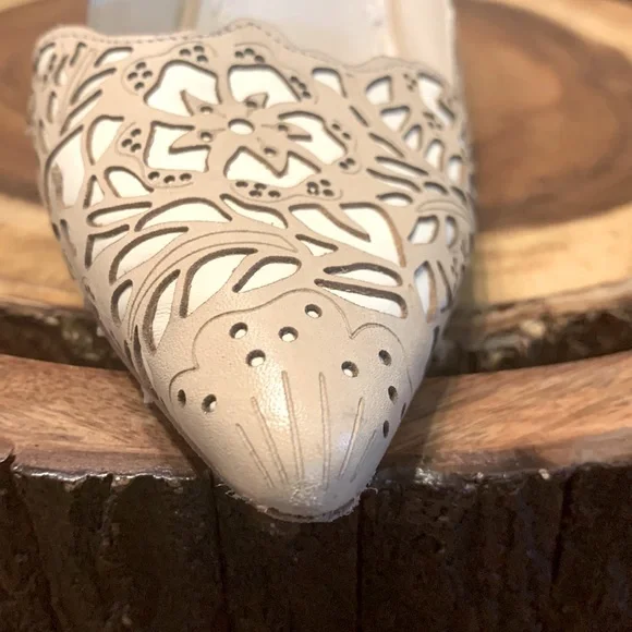 Alice & Olivia Dina Rose Laser Cut Hard to find  size 37 - Picture 8 of 16